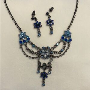 *NEW NO TAG* Elegant Blue Floral Necklace and Earring Set